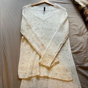 ELAN M/L black and white long crew neck sweater w side slits